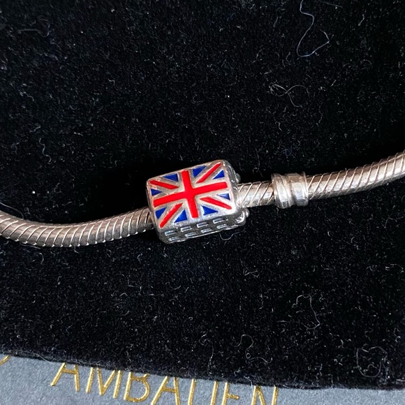 Authentic Pandora Snake Bracelet with 4 Pandora Charms EUC - Picture 3 of 10